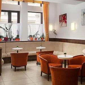4* מלון Ambiance